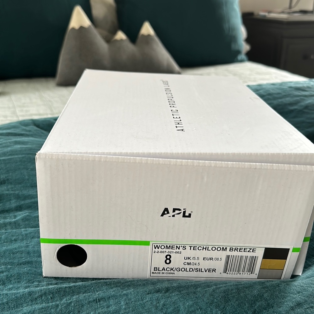 Nib APL techloom breeze shoes black gold silver